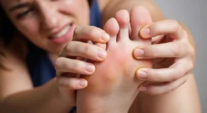 right foot itching spiritual meaning what it reveals